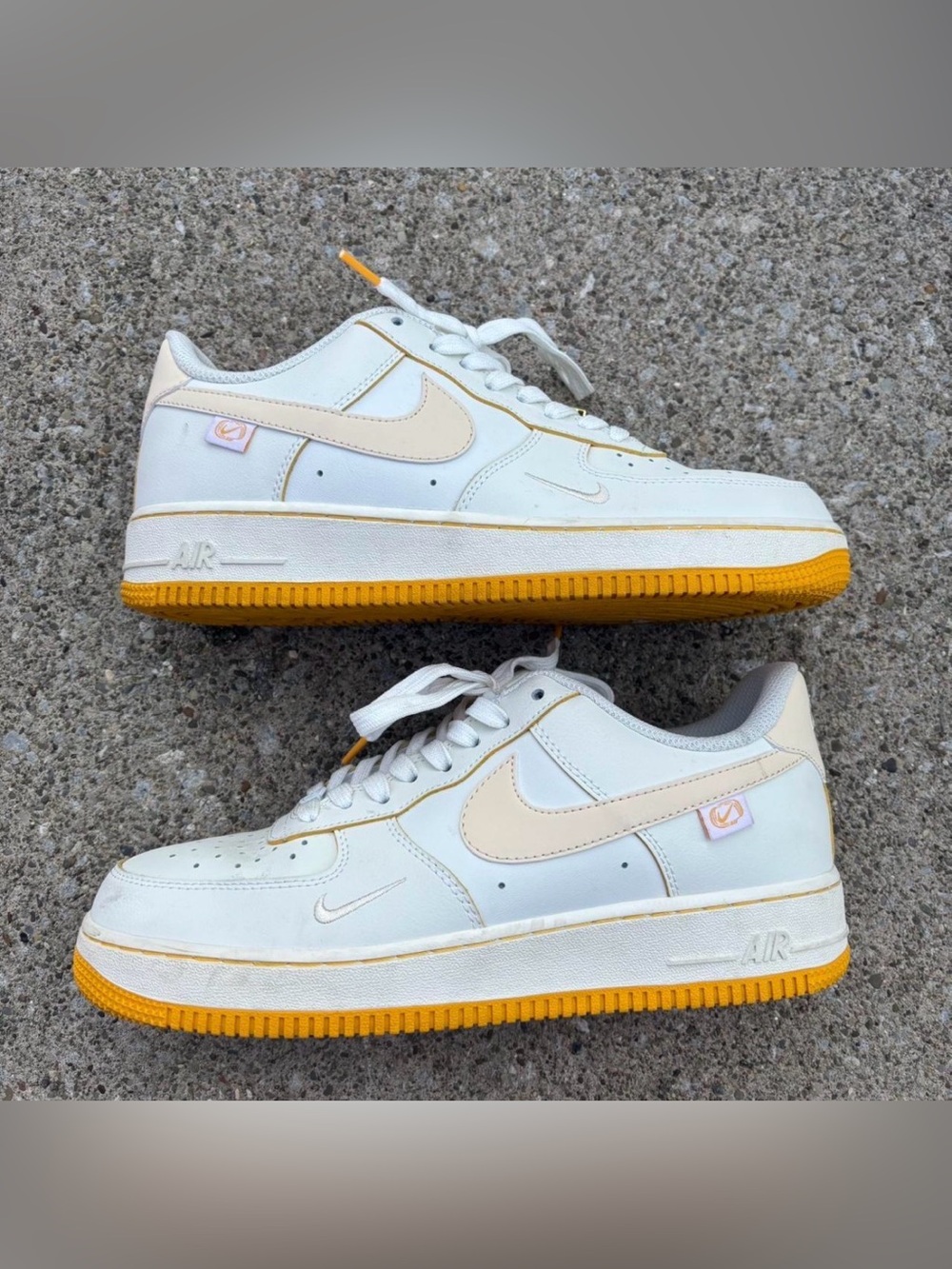Size 8.5 - Nike Air Force yellow hooping color way super clean gently worn no bo